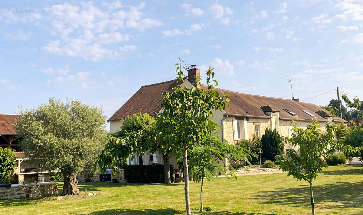 Maison à HOUDAN