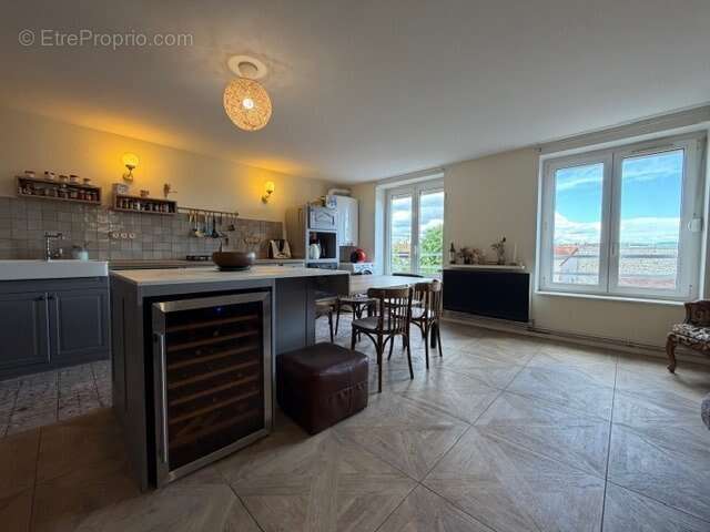 Appartement à SAINT-GENEST-LERPT