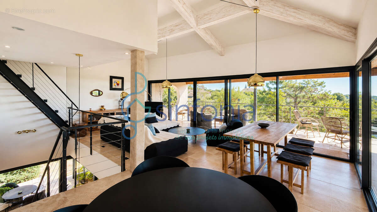 À seulement 7 km d'Uzès, une propriété d'architecte où l'élégance rencontre l'art de vivre. - photo 3