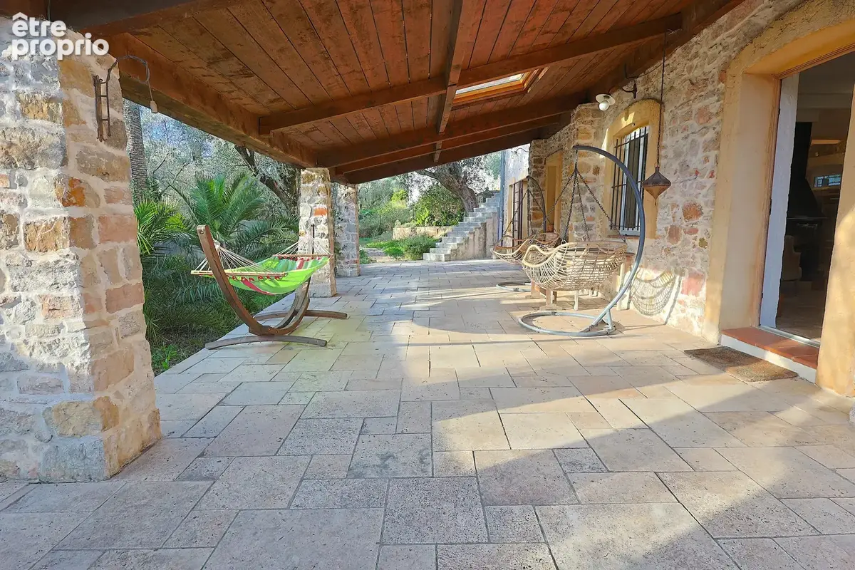 Exclusivité – vallauris – ancienne bergerie rénovée – 193 m² – 5 chambres – piscine - photo 11