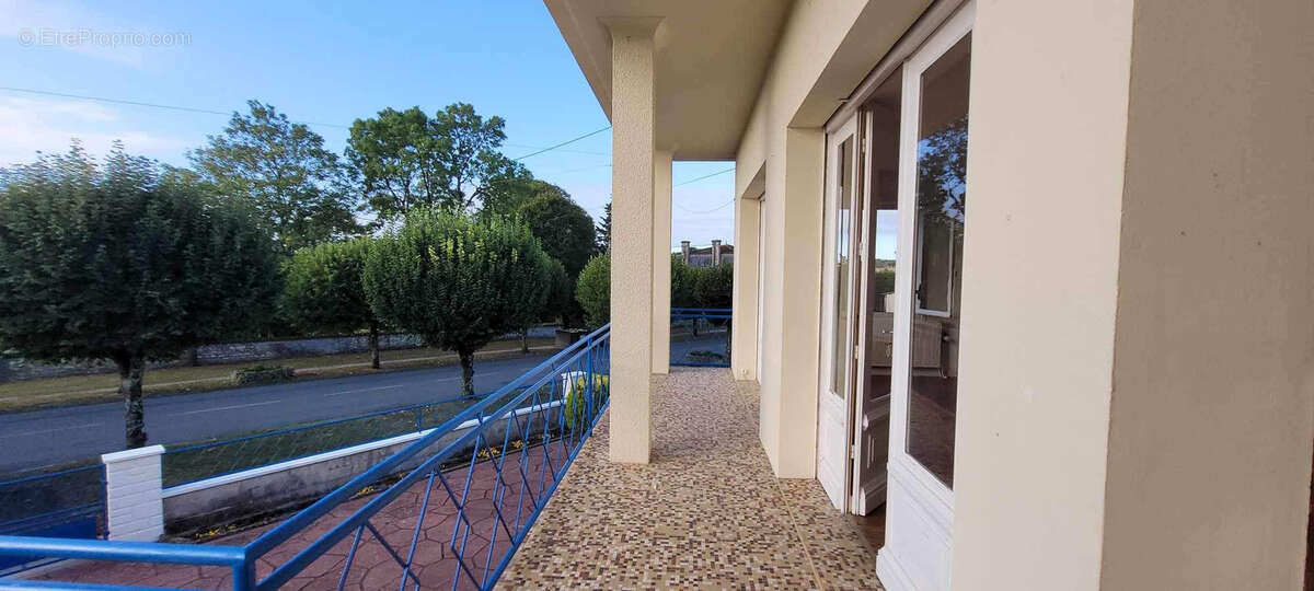 Maison à SAINT-FORT-SUR-GIRONDE