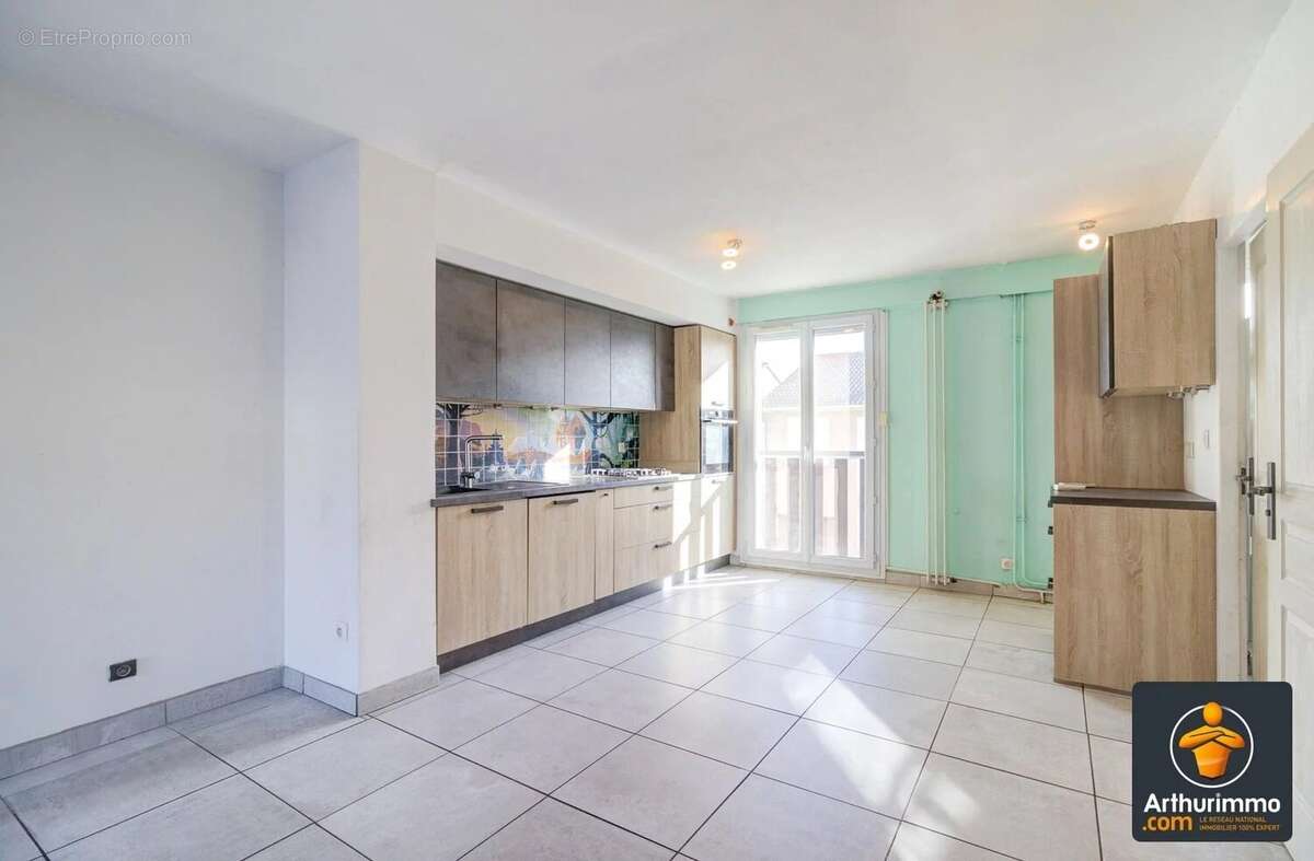 Maison à PIERRE-BENITE