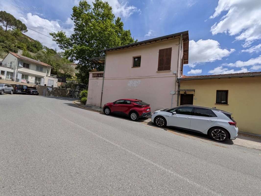 Sospel – À 35 minutes de Monaco – 5 pièces familial en duplex de 111 m² – Terrasse – Balcon - photo 17