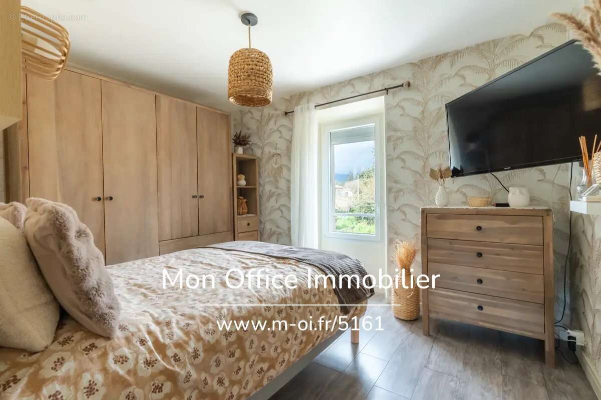 Maison à SAINT-CYR-SUR-MER