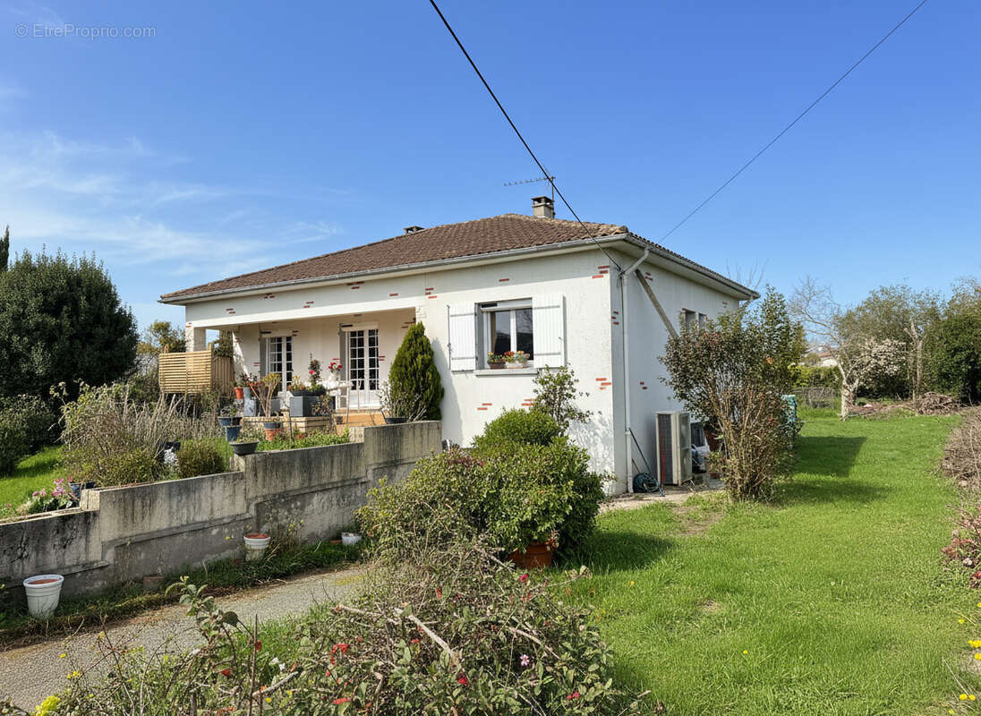 Maison à PUJOLS