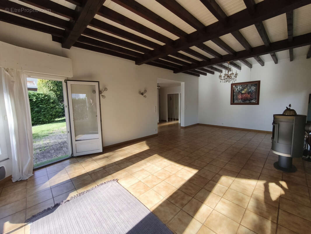 Saint-priest-en-jarez, maison 160 m2 6p+c. - photo 2
