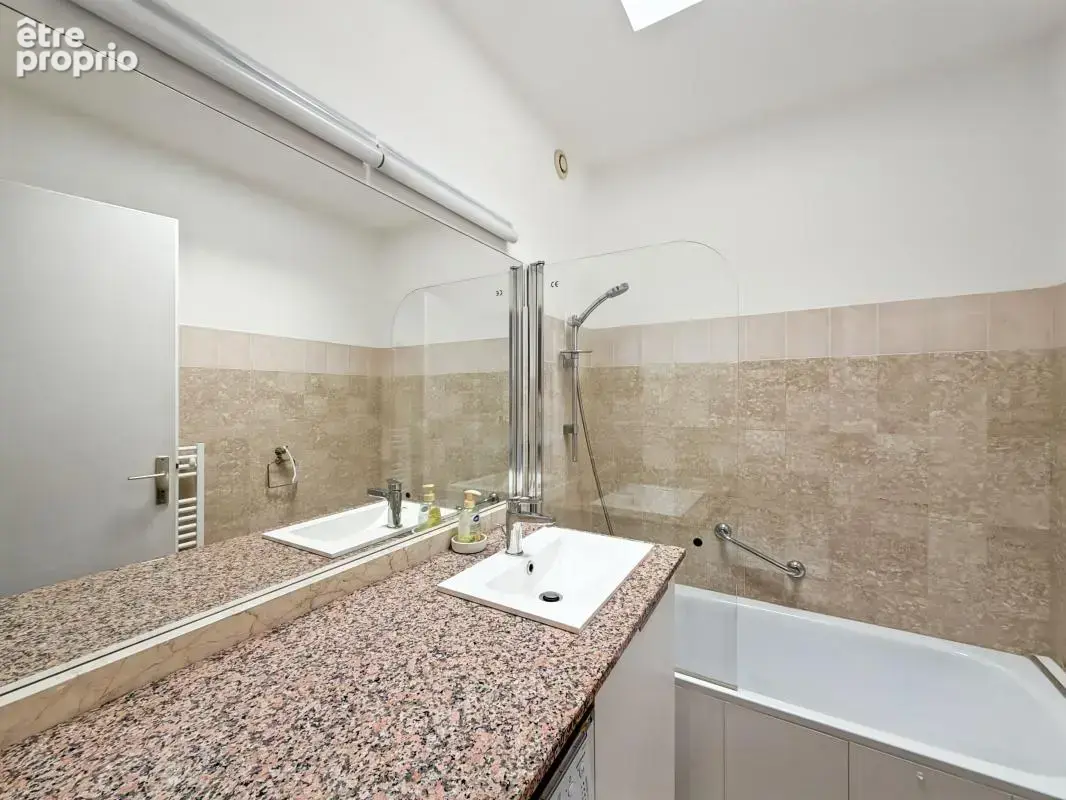 ** Magnifique 2 pièces - terrasse - vue mer - stationnement ** - photo 11