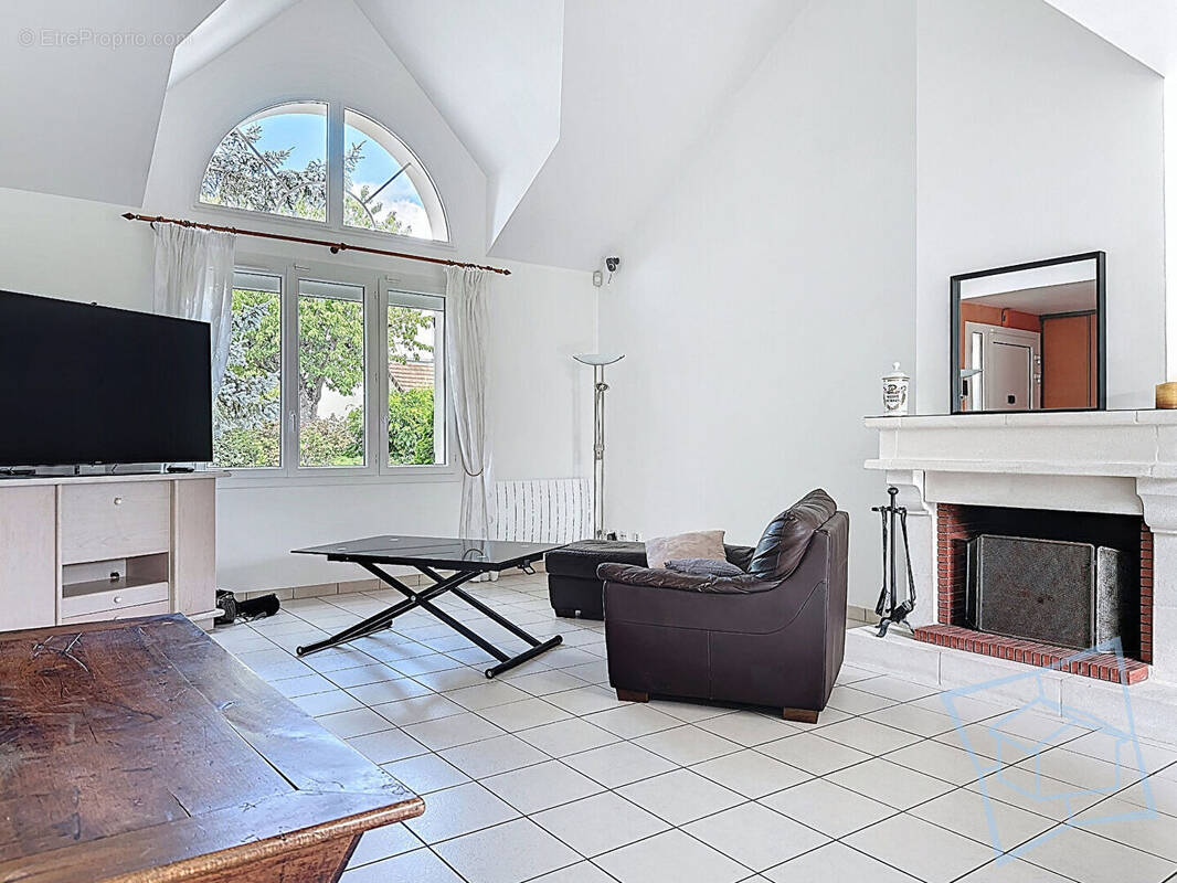 Maison à VOISINS-LE-BRETONNEUX