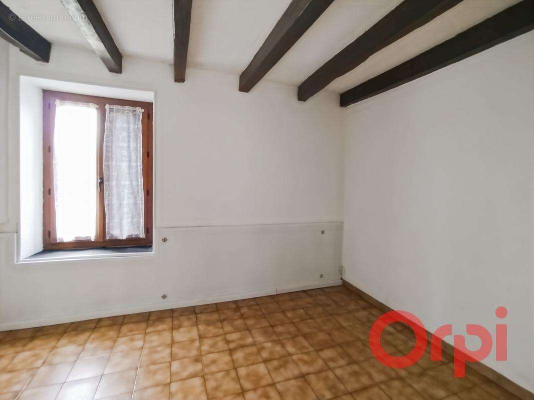 Maison à AINAY-LE-CHATEAU