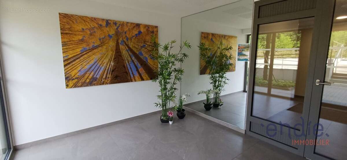 Appartement 3 pièces de 77,20 m² avec terrasse de 55 m² et jardin privatif de 146 m² - photo 3