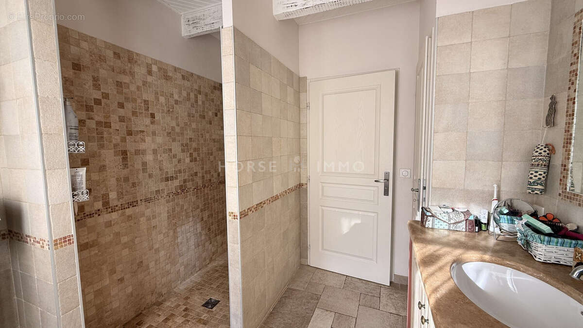 Maison 197 m² à Eyguieres  - photo 7