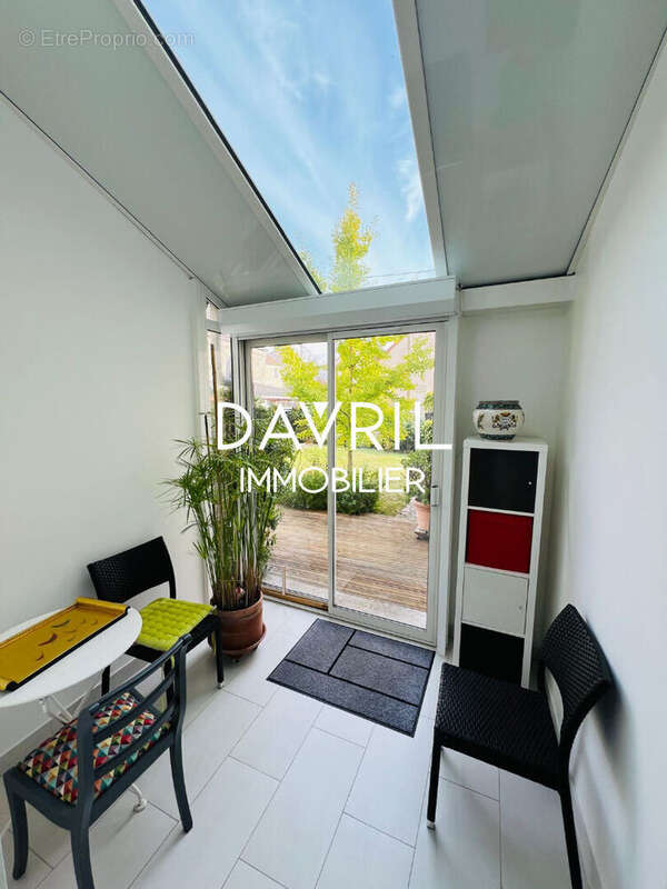 Maison à CHANTELOUP-LES-VIGNES