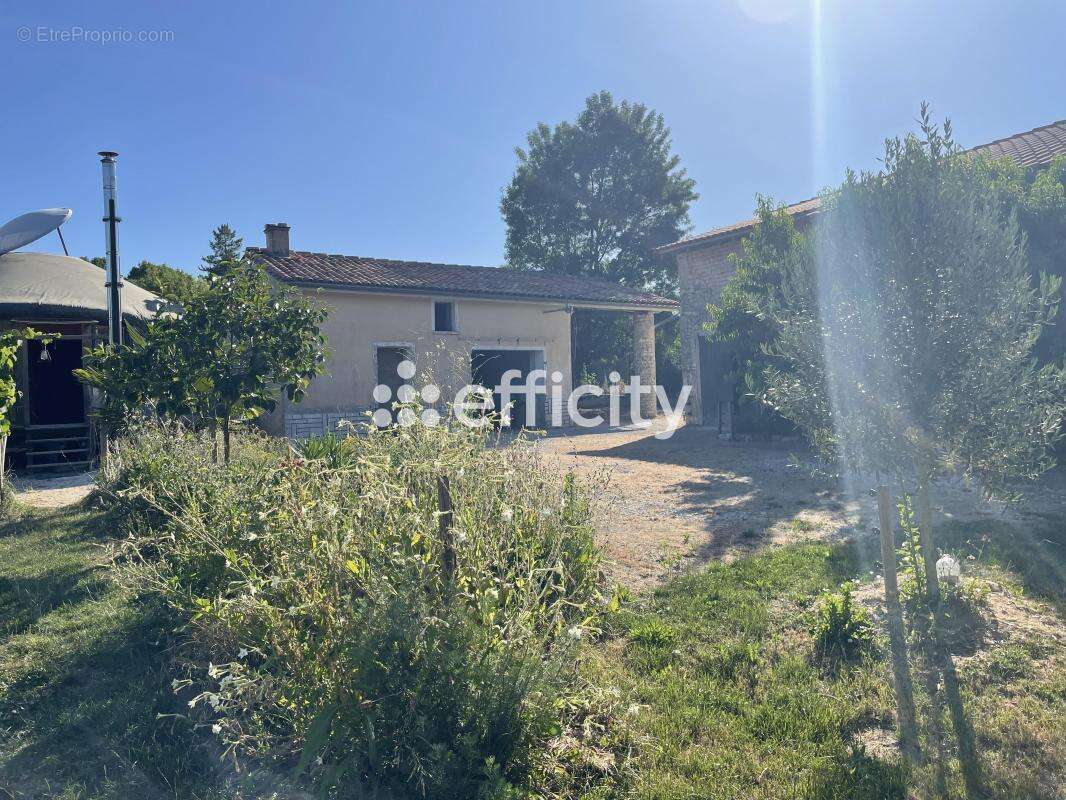 Maison à AUGE-SAINT-MEDARD