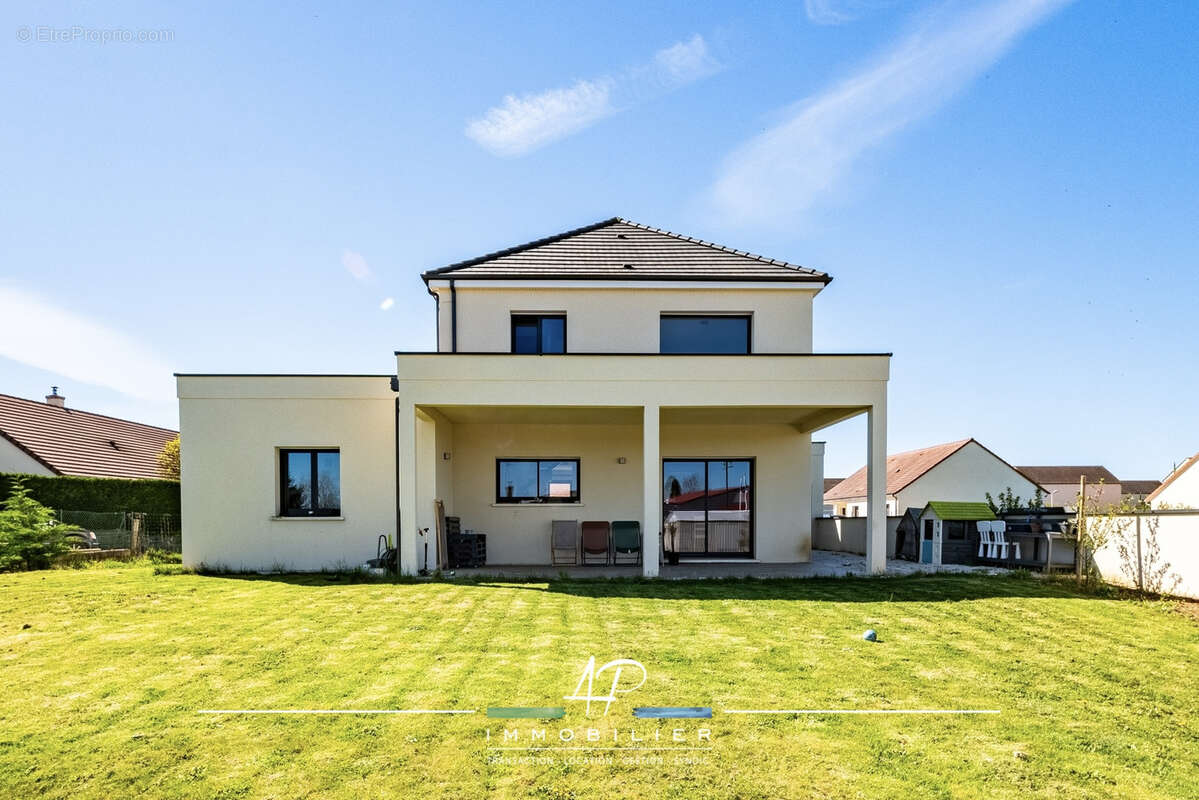 Maison à MIREBEAU-SUR-BEZE