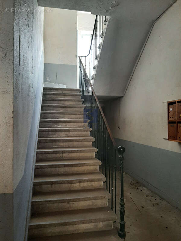 Appartement à SAINT-SAUVEUR-DE-MONTAGUT