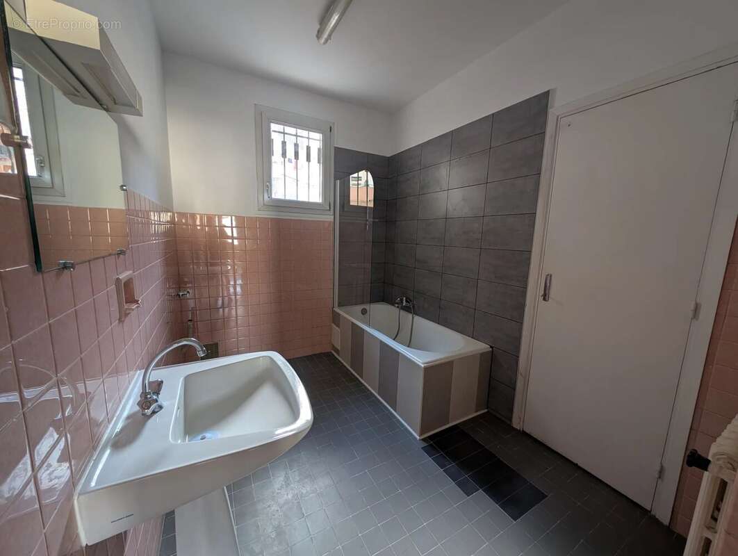 Appartement à L'ESCARENE