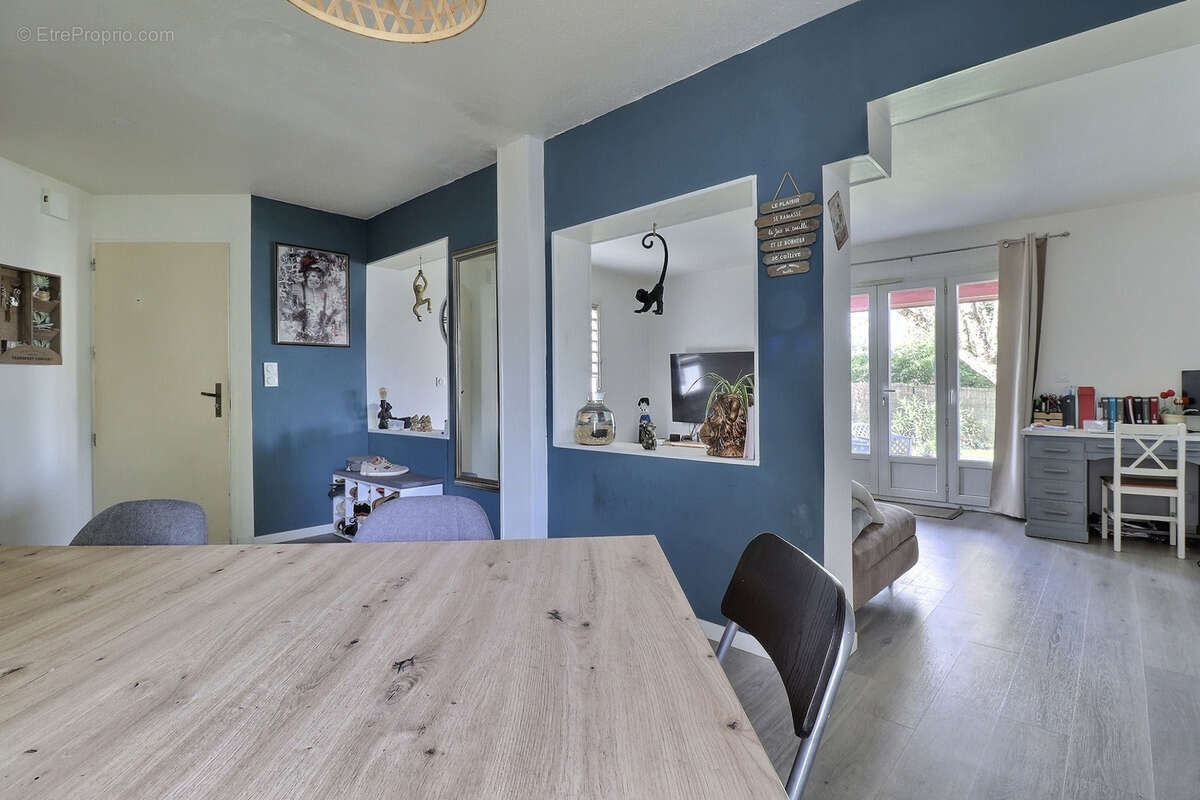 Maison à SAINT-SEURIN-DE-CURSAC