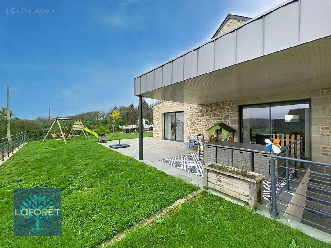 Maison à SAINT-CHRISTOPHE-DES-BOIS