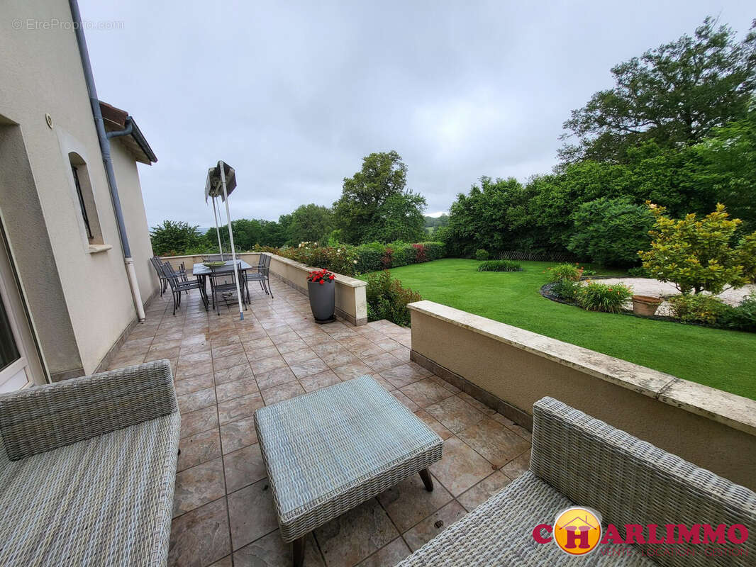 Maison à SAINT-JUNIEN