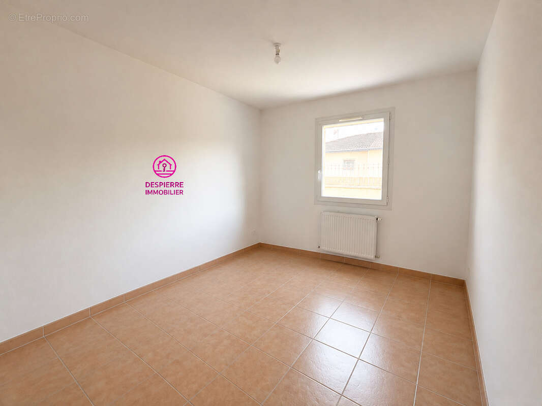 EXCLUSIVITE !! LE PEAGE DE ROUSSILLON, Appartement T3, 72 m2 habitables environ, en rez de chaussée avec jardi - photo 7