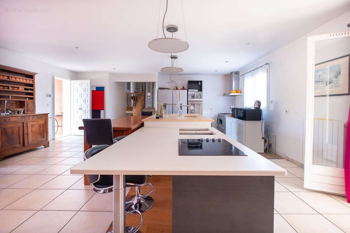 Maison à LA TOUR-DE-SALVAGNY