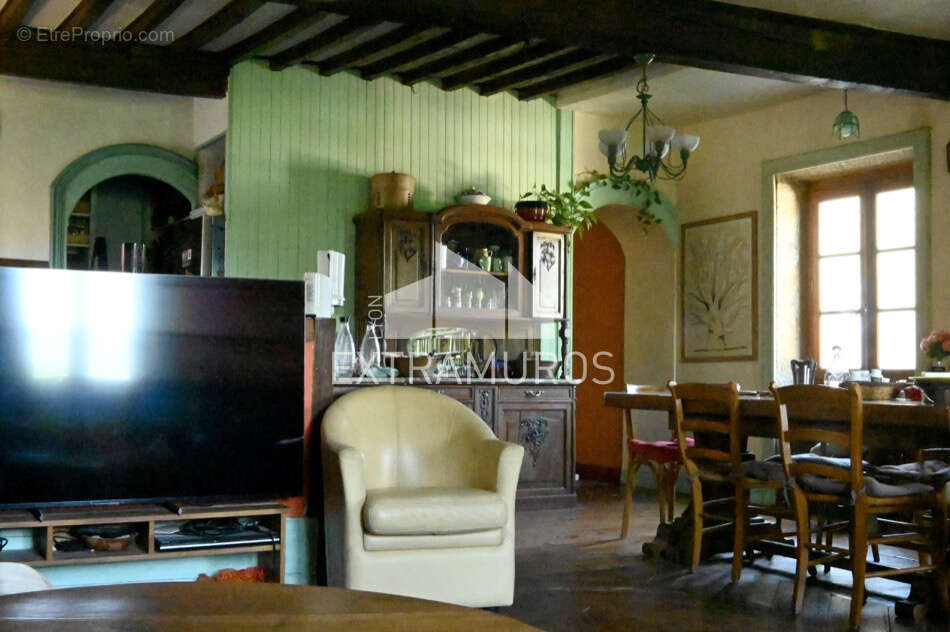 Maison à BESSENAY