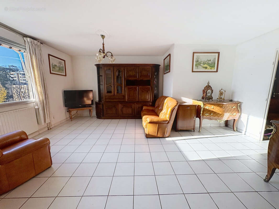 Appartement à OULLINS