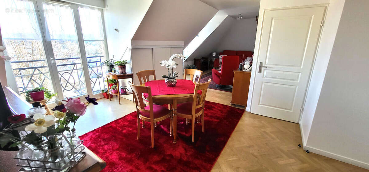 Appartement à LES CLAYES-SOUS-BOIS