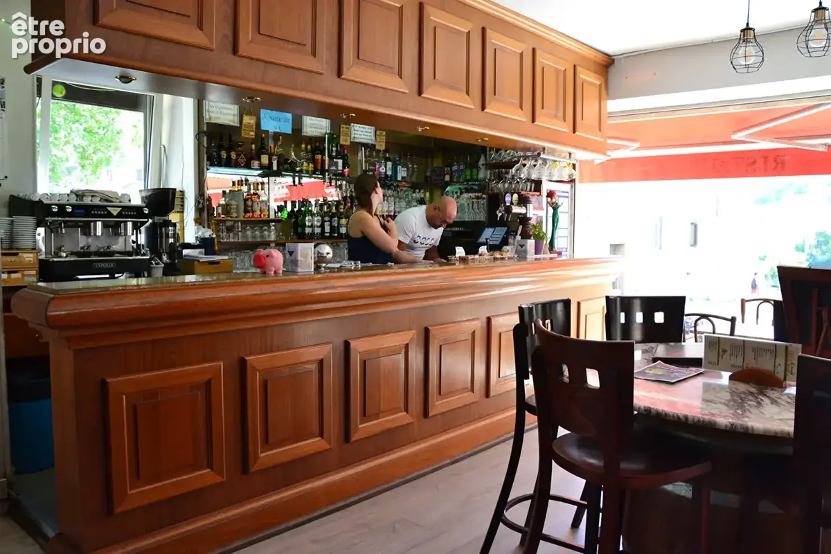 ST Pons de Thomières hérault murs et fonds Bar restaurant Hotel - photo 13