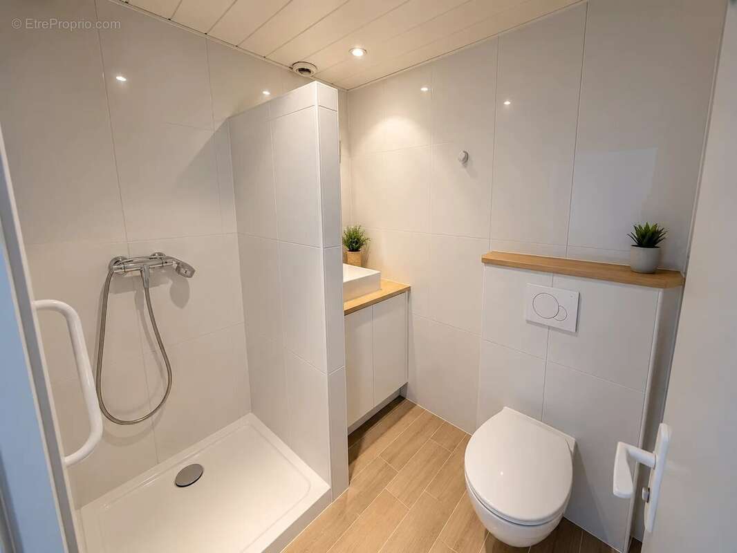 Appartement à SAINT-LAURENT-DU-VAR