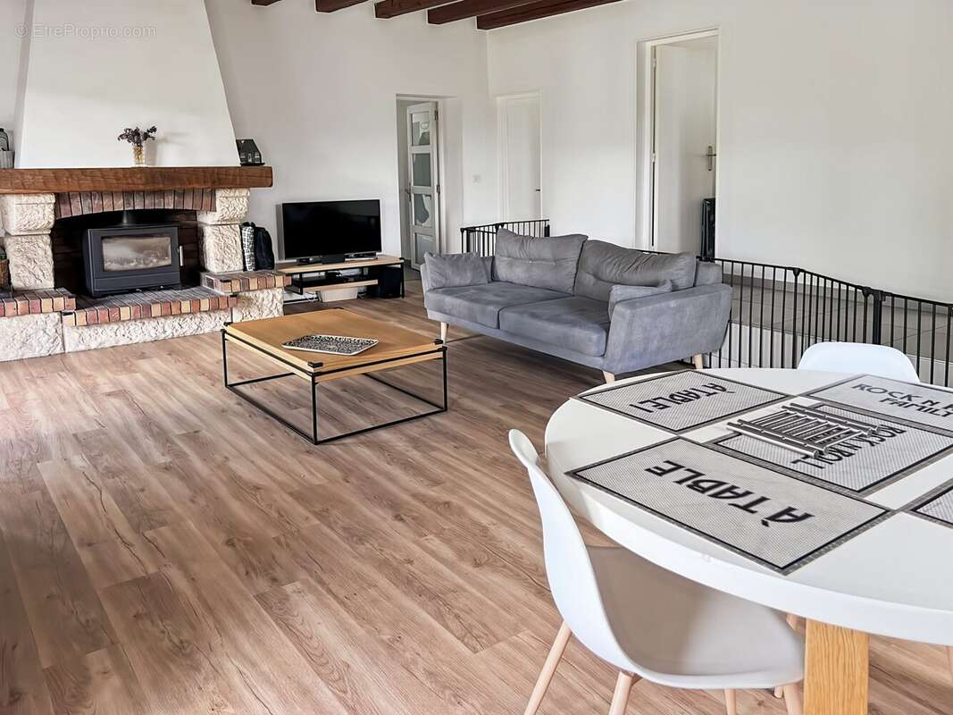 Maison à BEYNES