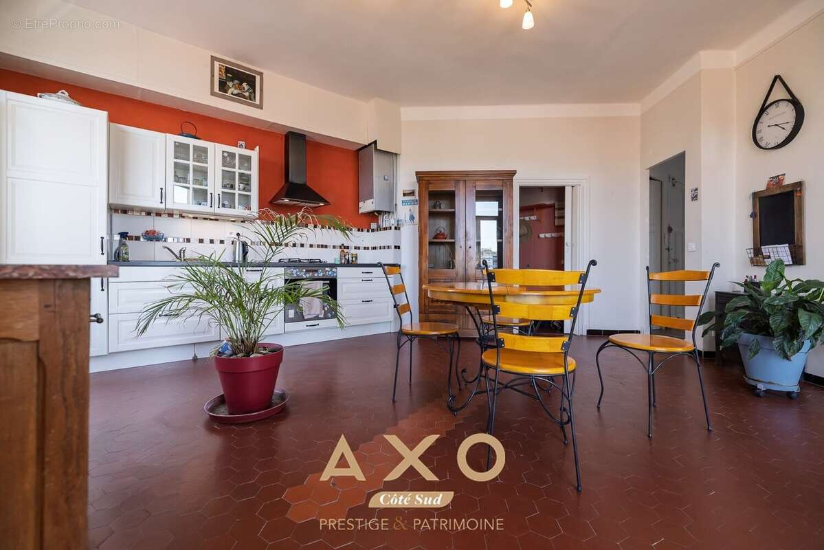 Appartement à MARSEILLE-4E