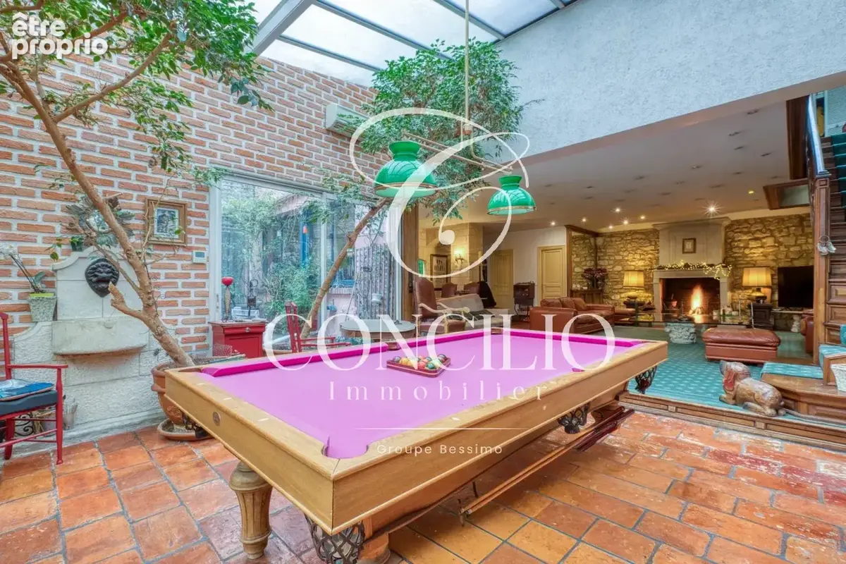 Paris 18e – Maison de caractère avec extérieur – 191,80 m² Carrez - photo 3
