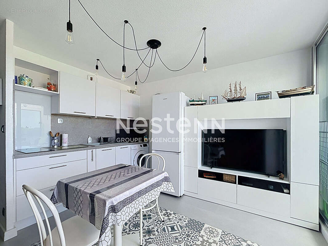 Port Camargue Appartement de type 2 en très bon état avec très belle vue dégagée - photo 2