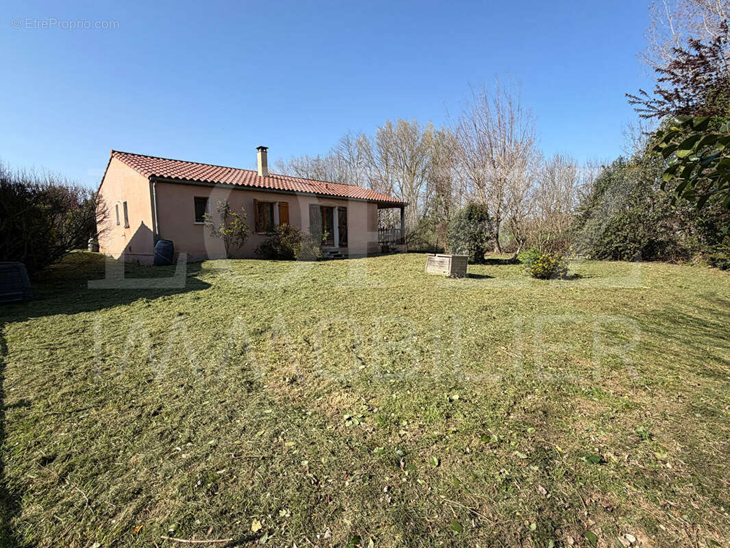 Maison à LABRUGUIERE