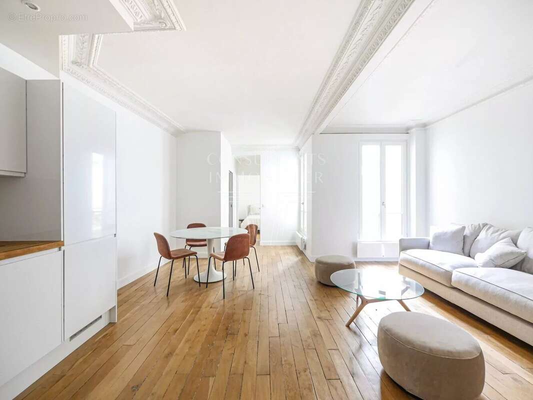 Appartement à PARIS-7E