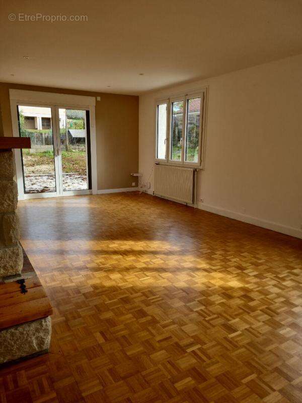 Maison à LES BORDES