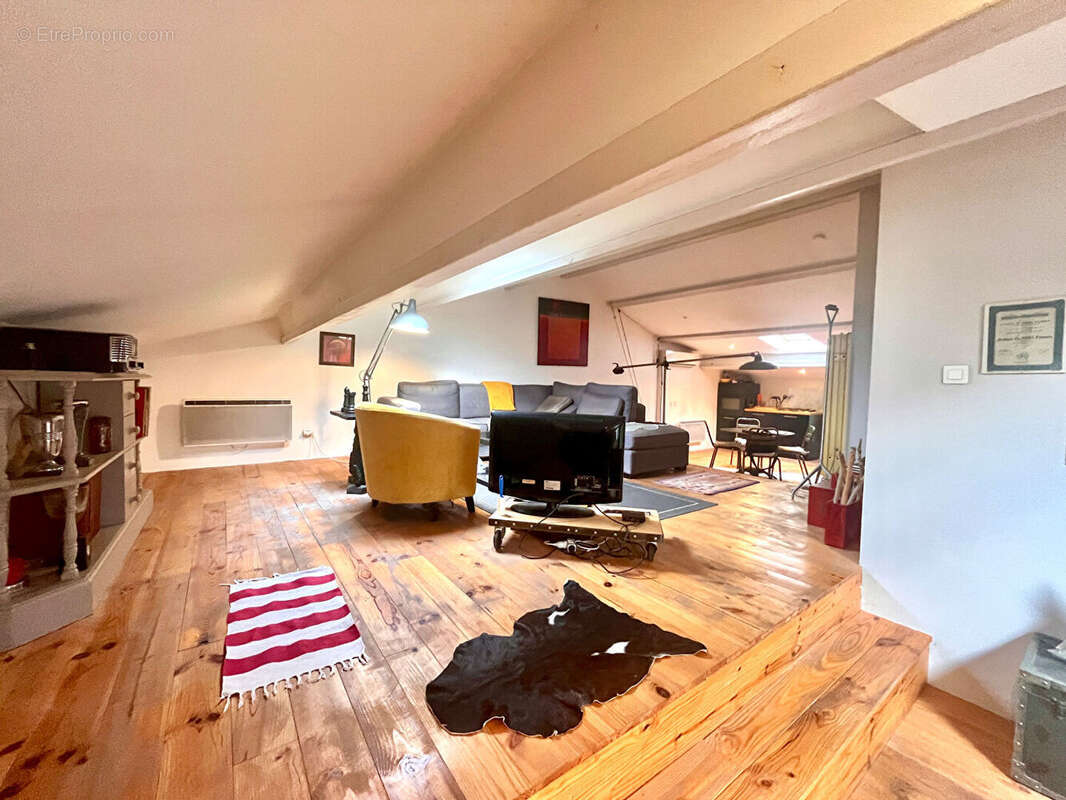 T2 + 1 Local commercial + 1 grand Garage - photo 4