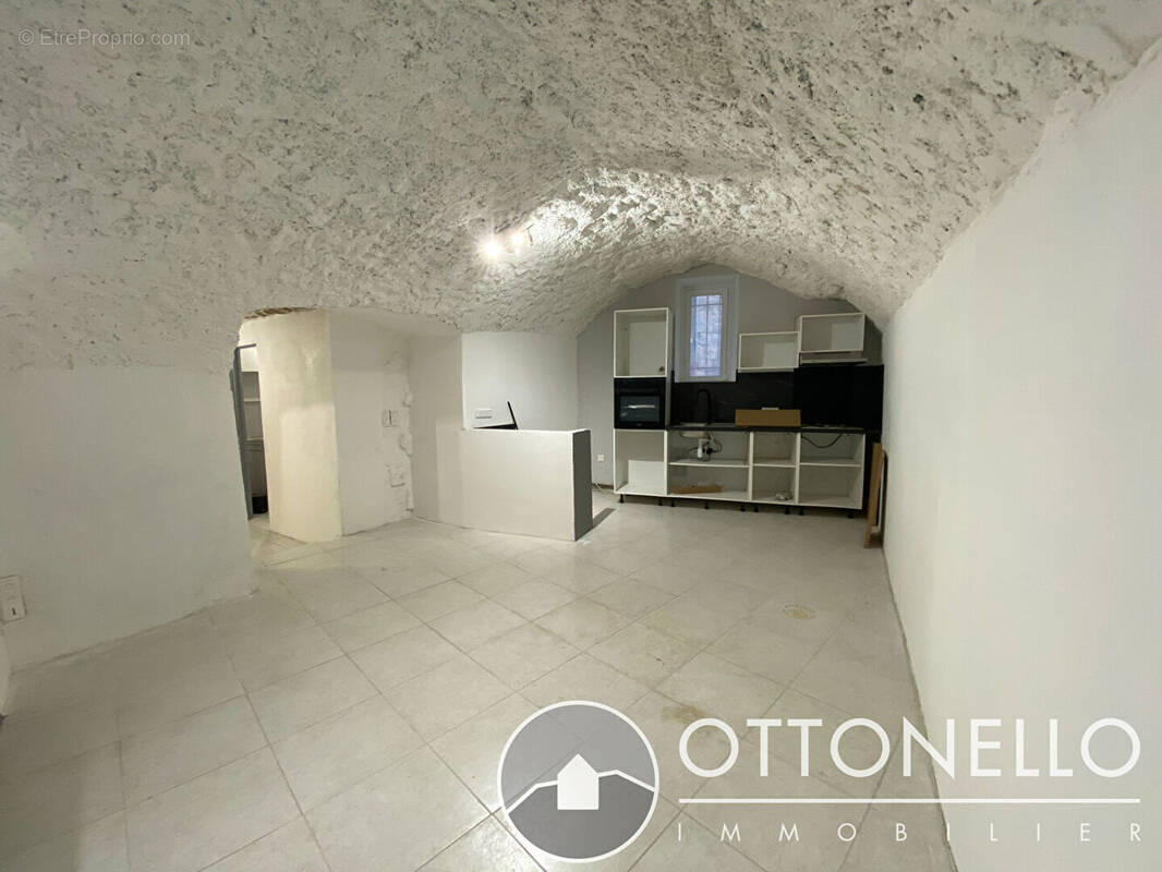 Appartement à ROQUEBRUNE-SUR-ARGENS