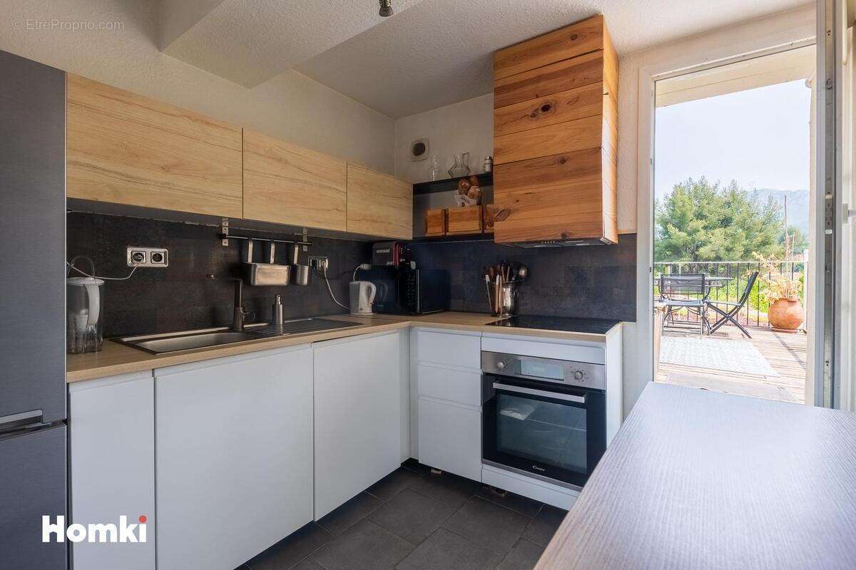 Appartement à ROQUEVAIRE