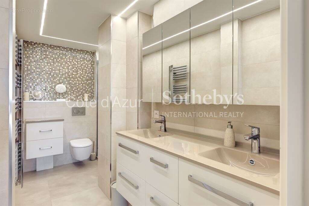 Cannes Croisette, appartement avec terrasse de 55 m², vue mer, garage et chambre de service - photo 11