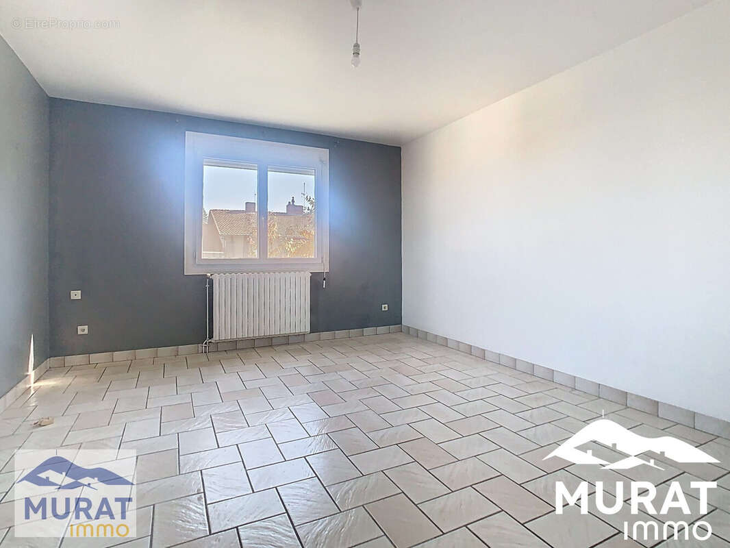 Maison à AUZAT-LA-COMBELLE