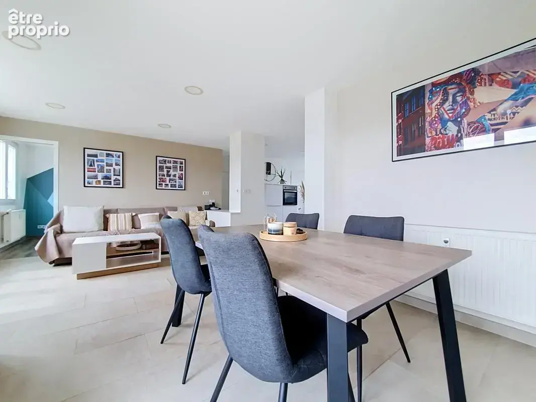Appartement rénové - 2 chambres - Balcon - Cave - Stationnement facile - photo 2
