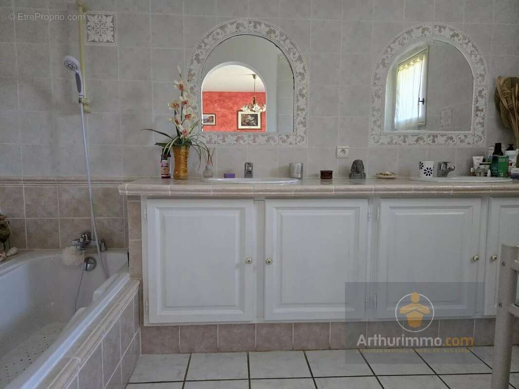 Maison à BORMES-LES-MIMOSAS