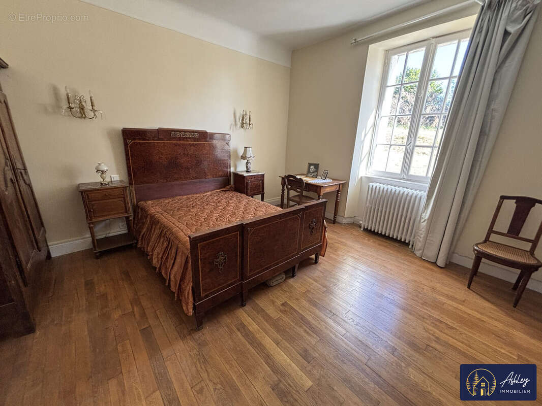 Maison 9 pièces à TRIZAC (Cantal)