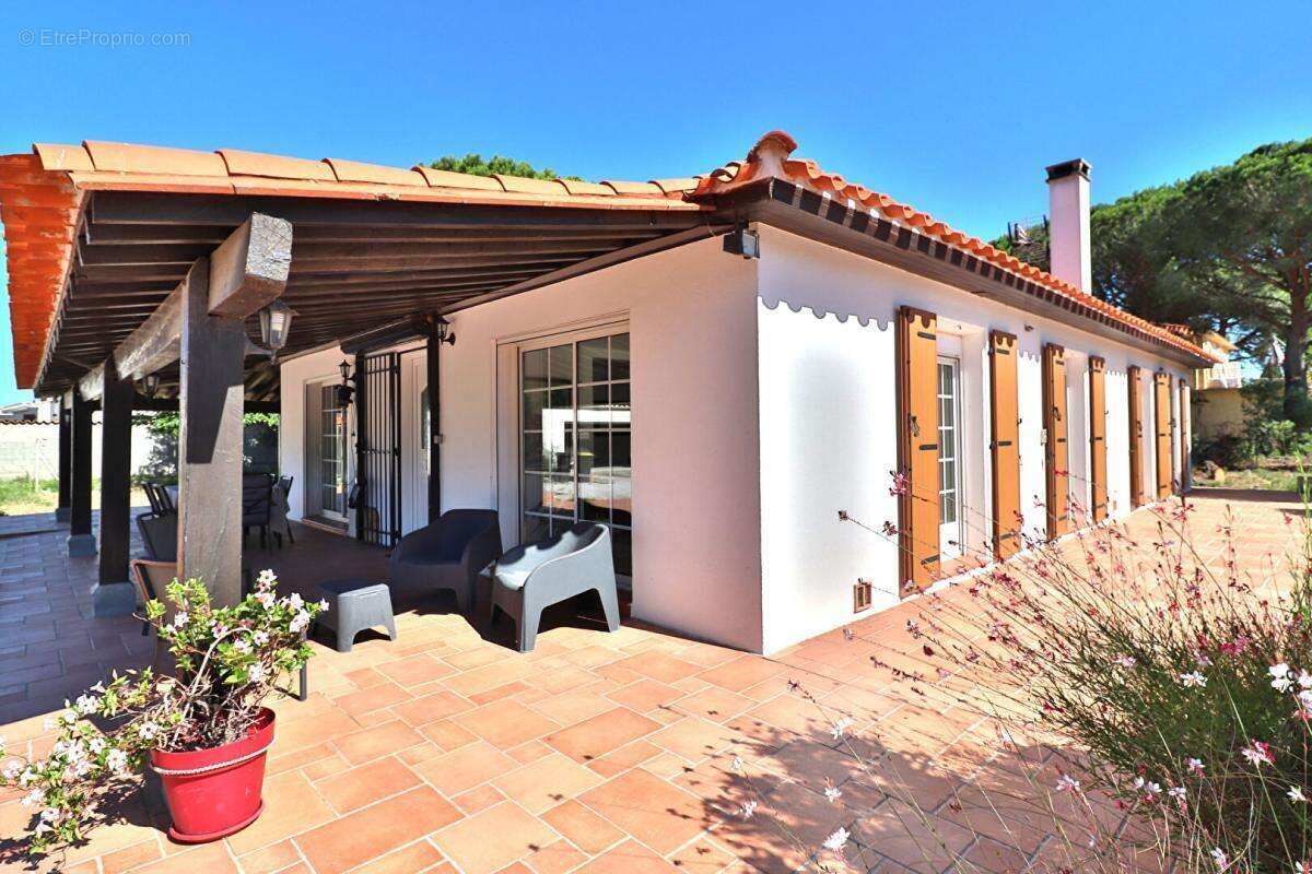 Villa t5 4 faces de 134m² + piscine + dependance sur un terrain de 1799m² - photo 14