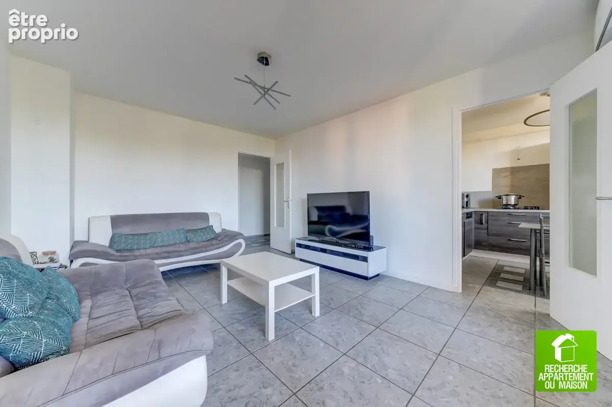 T4 rénové 71 m2 - Mermoz - La Plaine Santy - photo 6
