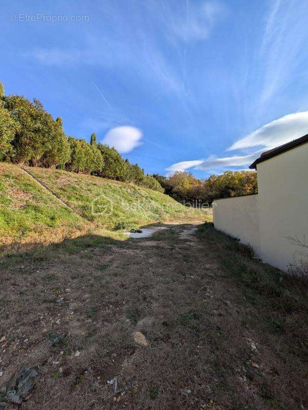Terrain à SAUZET