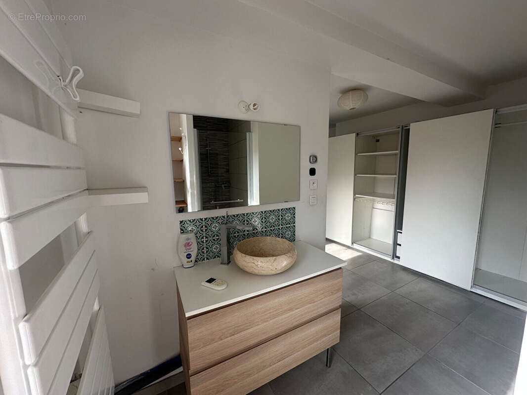 Appartement à VENELLES
