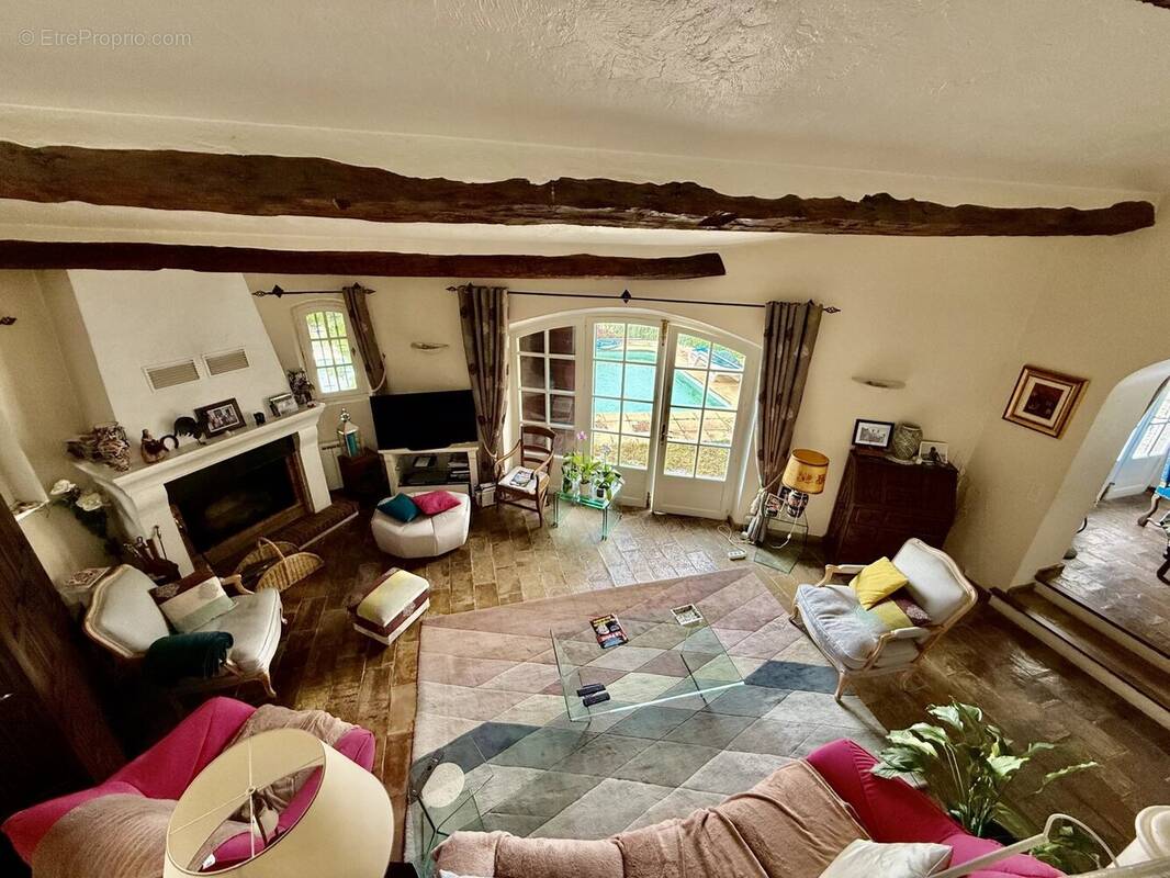 Maison à CHATEAUNEUF-GRASSE